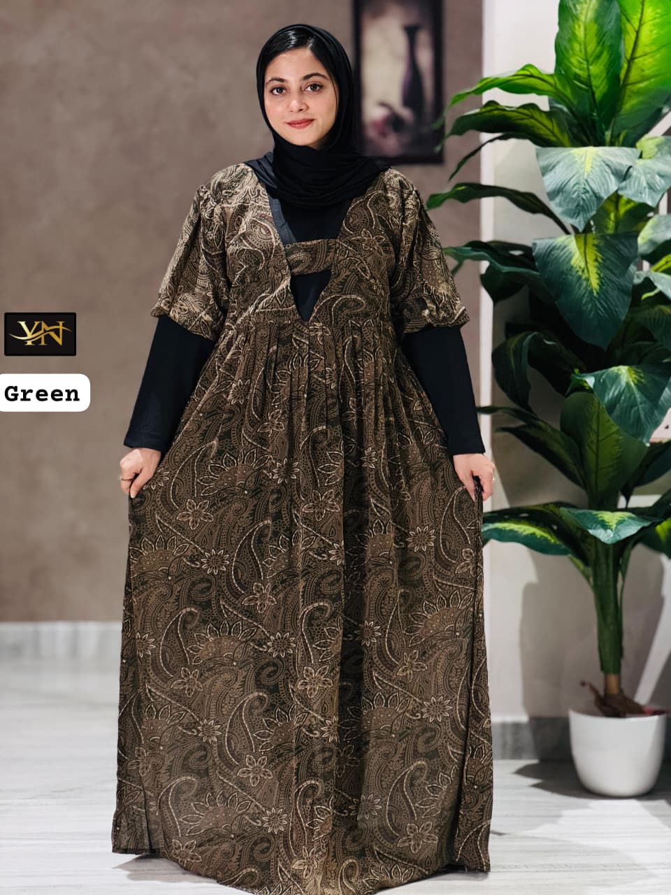 Gown with attached inner
Georgette with lining