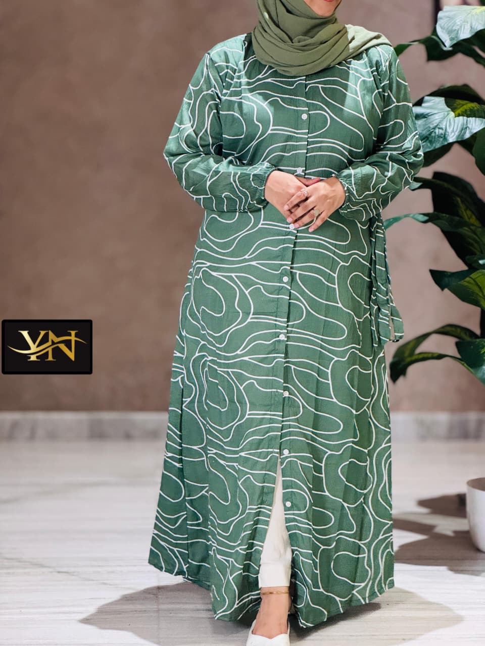 Crush fabric with lining 
_Feeding friendly_
_Button full openable_