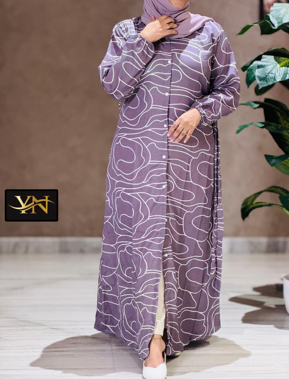 Crush fabric with lining 
_Feeding friendly_
_Button full openable_