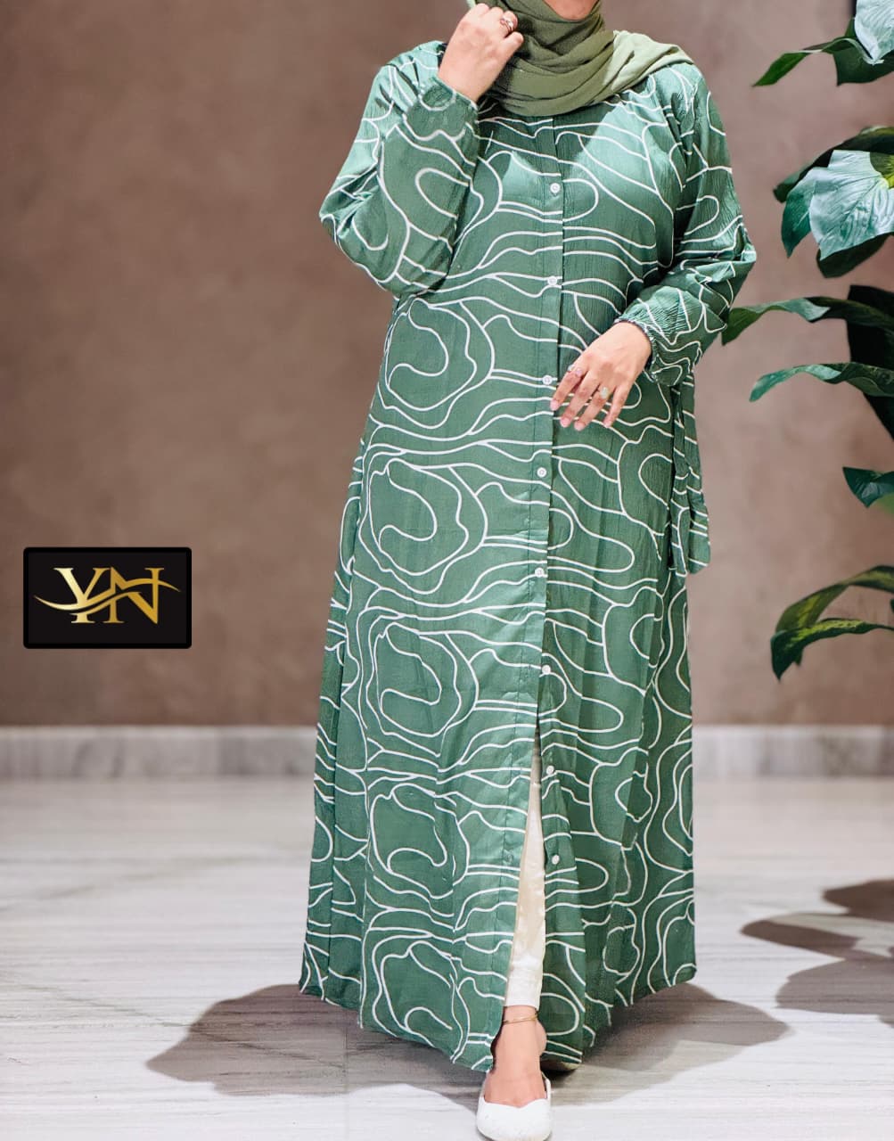 Crush fabric with lining 
_Feeding friendly_
_Button full openable_